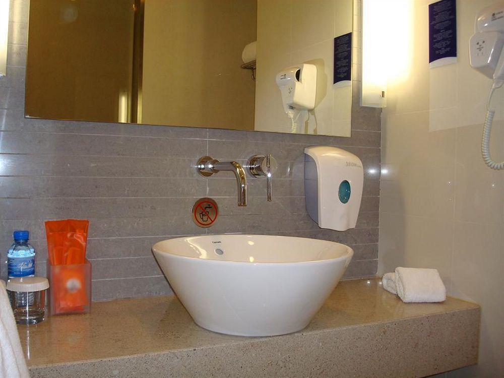 Отель Express Putuo By Ihg 3*